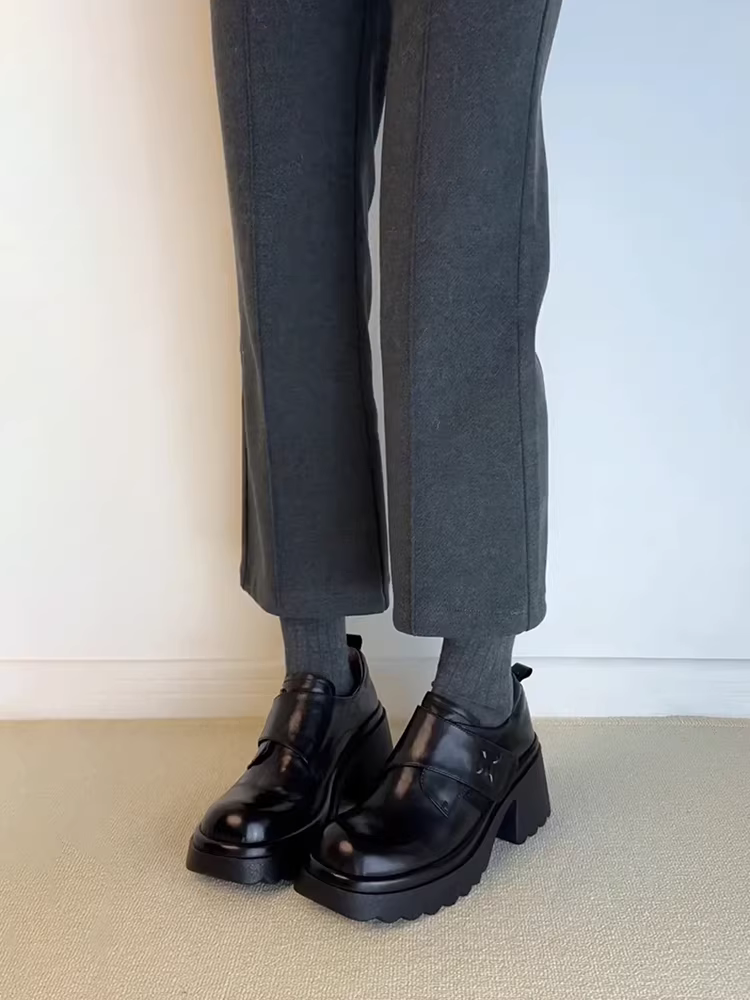 Phiên bản da bò ~ Giày lười da thật đế dày tăng chiều cao có khóa dán, giày da nhỏ kiểu Anh bằng da thật có gót dày.