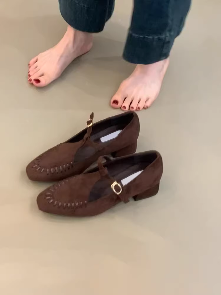 Phiên bản da cừu ~ Giày đơn đế dày thoải mái mùa thu đông dành cho nữ, giày Mary Jane mũi vuông bằng da lộn cổ điển mang vẻ ngoài sành điệu.