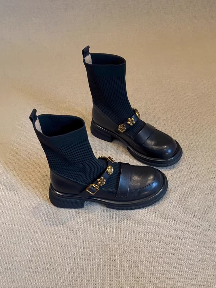 Phiên bản da bò ~ Giày bốt dệt kim co giãn kiểu Chanel có khóa kim loại dành cho nữ, bốt ngắn mũi tròn đa năng, bốt Martin đế dày