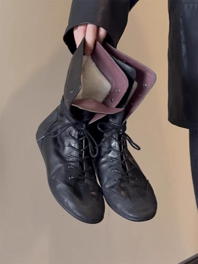 Phiên bản da bò~ Giày bốt Martin đế bằng da thật kiểu retro mới lạ, thời thượng dành cho nữ, thiết kế buộc dây và lót lông cừu, mũi tròn, kiểu dáng ngắn