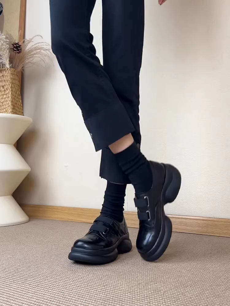 Phiên bản da cừu ~ Giày da nhỏ có khóa dán dành cho nữ, giày lười kiểu Anh cổ điển, giày đế dày tăng chiều cao