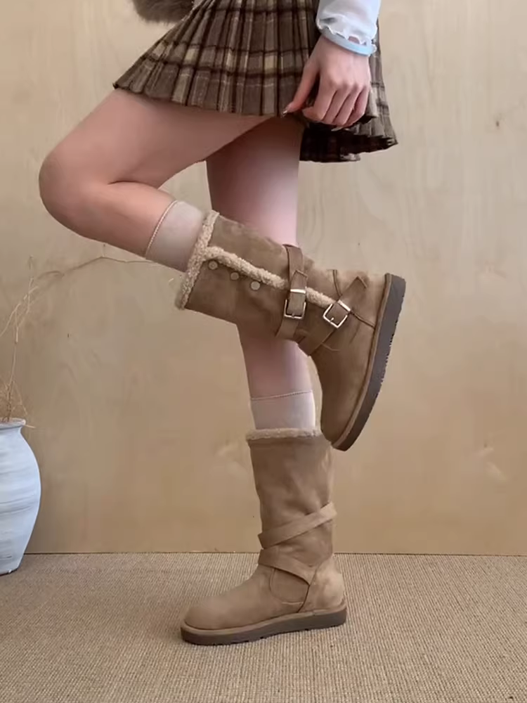 Phiên bản da bò ~ thời trang thu đông cổ điển, phong cách lười biếng, giày bốt đi tuyết nhẹ nhàng dành cho nữ, có khóa thắt lưng, giày bốt đế bằng bằng da lộn lót lông cừu