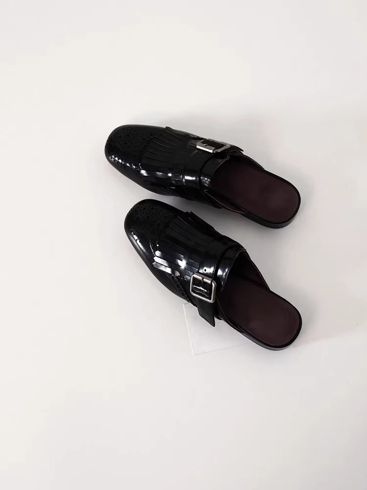 Phiên bản da cừu ~ Giày lười mũi vuông kiểu Anh mới dành cho nữ, kiểu dáng brogue chạm khắc, kiểu xỏ ngón, tua rua, mũi kín.