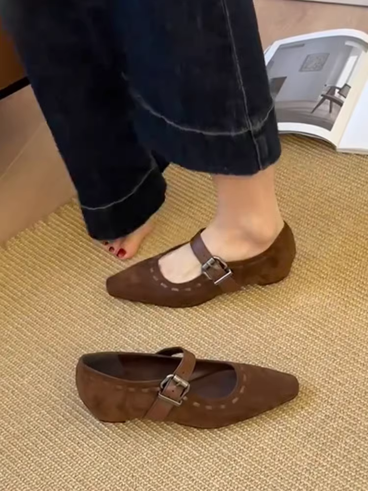 Giày Mary Jane đế xuồng kiểu mới màu đen cổ điển, chất liệu da cừu, quai đơn, mũi vuông, kiểu dáng độc đáo dành cho nữ, chất liệu da lộn.