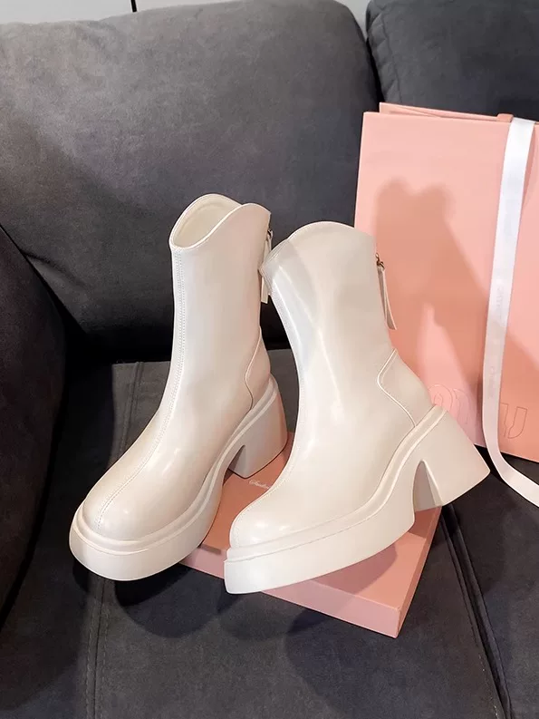 Pear Xiaoqi~ Giày bốt Martin đế dày tăng chiều cao dành cho nữ, phong cách Anh, khóa kéo phía sau, bốt ôm dáng cắt chữ V, gót dày, da thật, bốt ngắn màu trắng.
