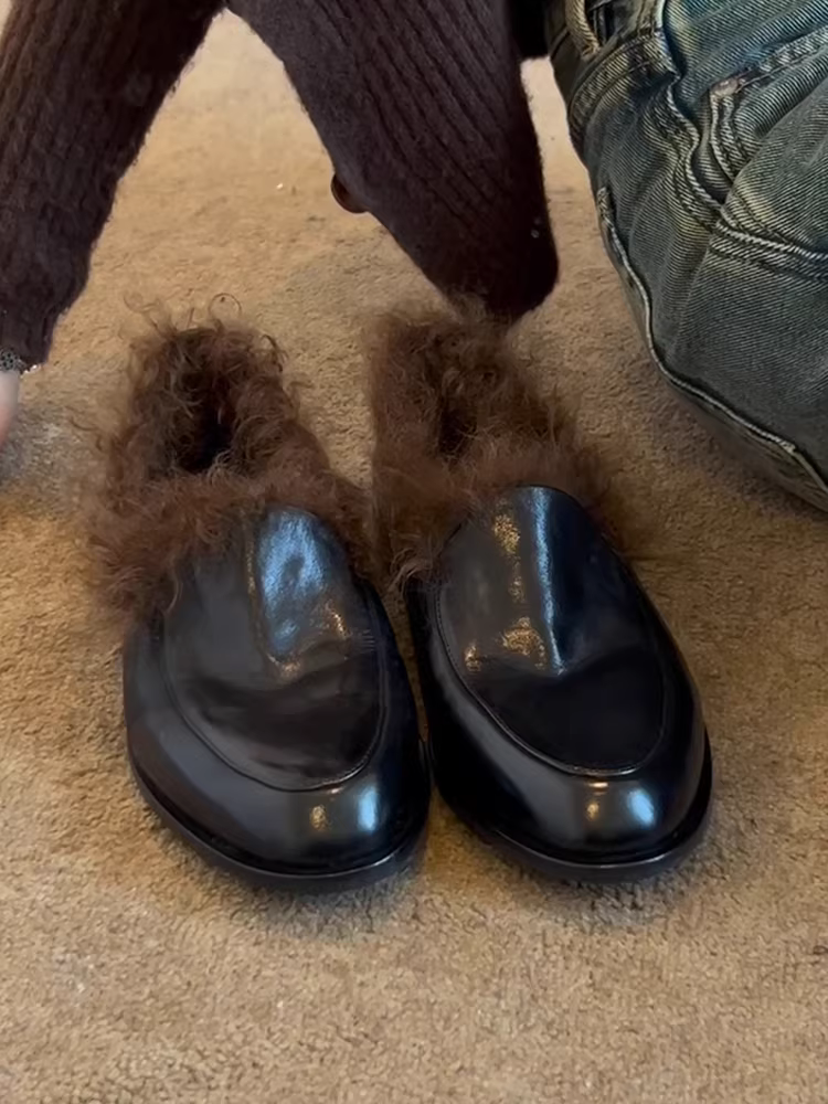 Phiên bản da cừu ~ Giày lười kiểu Anh Pháp đẹp trai và đơn giản dành cho nữ, giày đế thấp lót lông cừu đi làm mùa thu đông