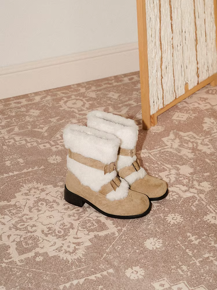 Pear Xiaoqi~ Giày bốt đi tuyết mũi vuông bằng len cừu dành cho nữ, giày bốt cotton ấm áp có khóa thắt lưng mùa đông, giày bốt ngắn lót lông cừu