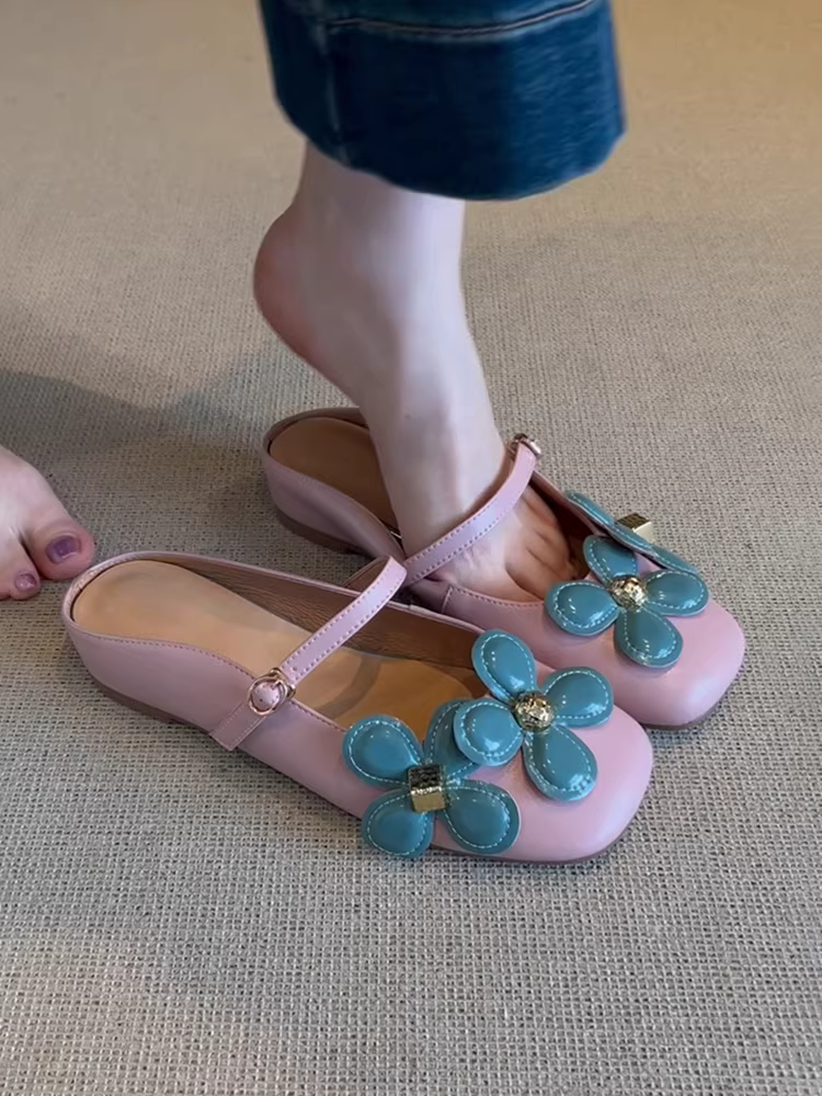 Phiên bản da cừu ~ Giày mũi kín có khóa hoa phối màu theo phong cách mới dành cho nữ với độ tăng chiều cao ẩn, da thật kiểu Pháp ngọt ngào nửa dép