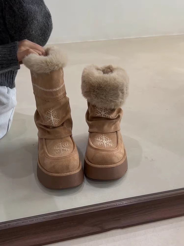 Phiên bản da bò ~ Giày bốt đi tuyết đế dày thiết kế hình bông tuyết độc đáo dành cho nữ, giày bốt mùa đông bằng da lộn xếp ly ấm áp lót lông cừu