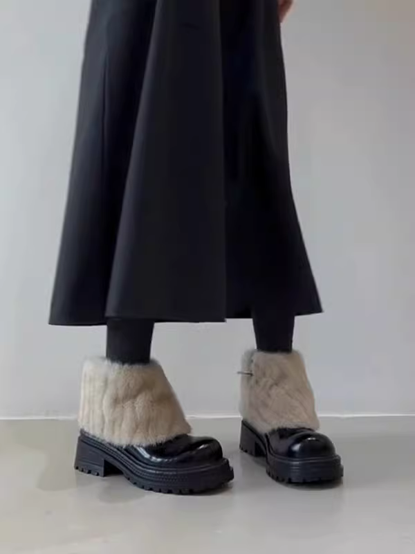 Phiên bản da bò~ Giày bốt cổ ngắn thời trang đế dày kiểu Pháp dành cho phụ nữ nhỏ nhắn, kiểu dáng mùa đông mới với lớp lót lông mềm, giày bốt thời trang hợp xu hướng.