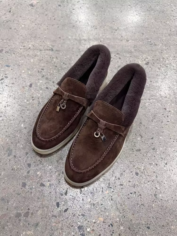 Giày lười nữ da cừu kiểu Anh cổ điển màu nâu, thời trang, có tua rua và khóa kim loại, đế bằng