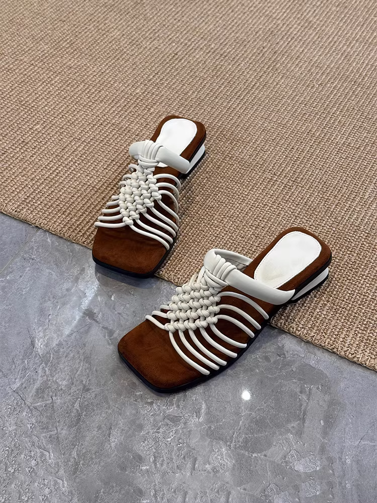 Phiên bản da cừu ~ Dép đế dày kiểu Pháp mang lại cảm giác thoải mái, dép đi ngoài trời kiểu La Mã, dép xỏ ngón đế thấp dệt tay dành cho nữ.