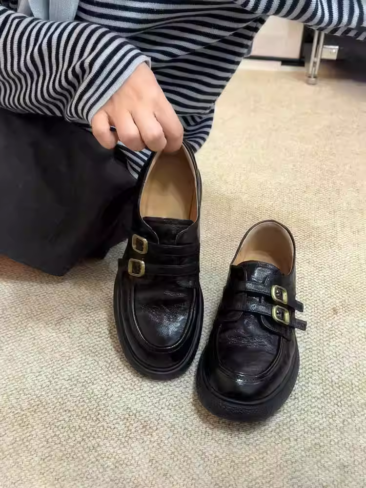 Phiên bản da cừu ~ Giày lười có dây đeo đôi Velcro kiểu đại học dành cho nữ, giày đế bệt gót vuông màu đen cổ điển