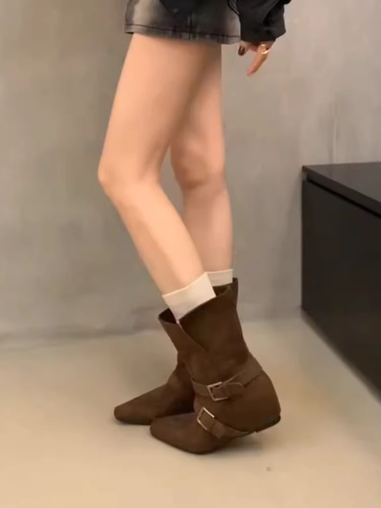 Phiên bản da bò~ Giày cao bồi kiểu cổ điển dành cho nữ, giày ngắn có khóa thắt lưng mùa thu đông, giày cao bồi da lộn đa năng tăng chiều cao