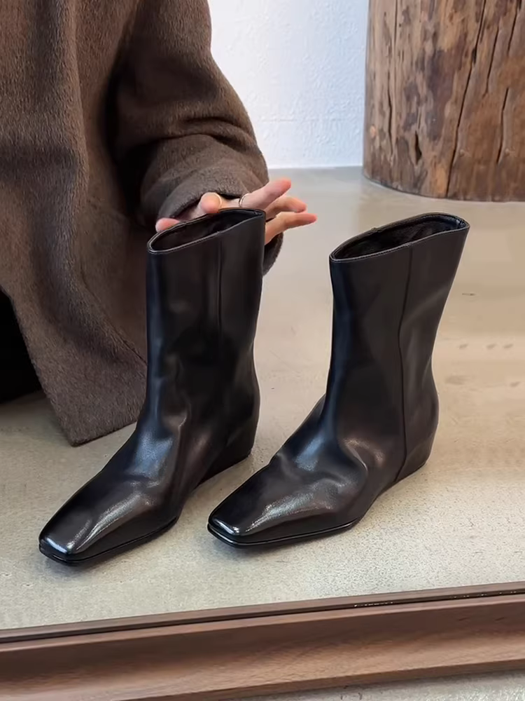 Phiên bản da bò ~ Giày bốt cưỡi ngựa dáng rộng, mũi vuông, kiểu dáng đơn giản, tôn dáng dành cho nữ, chất liệu da thật có tăng chiều cao bên trong, bốt cao cấp đến giữa bắp chân.