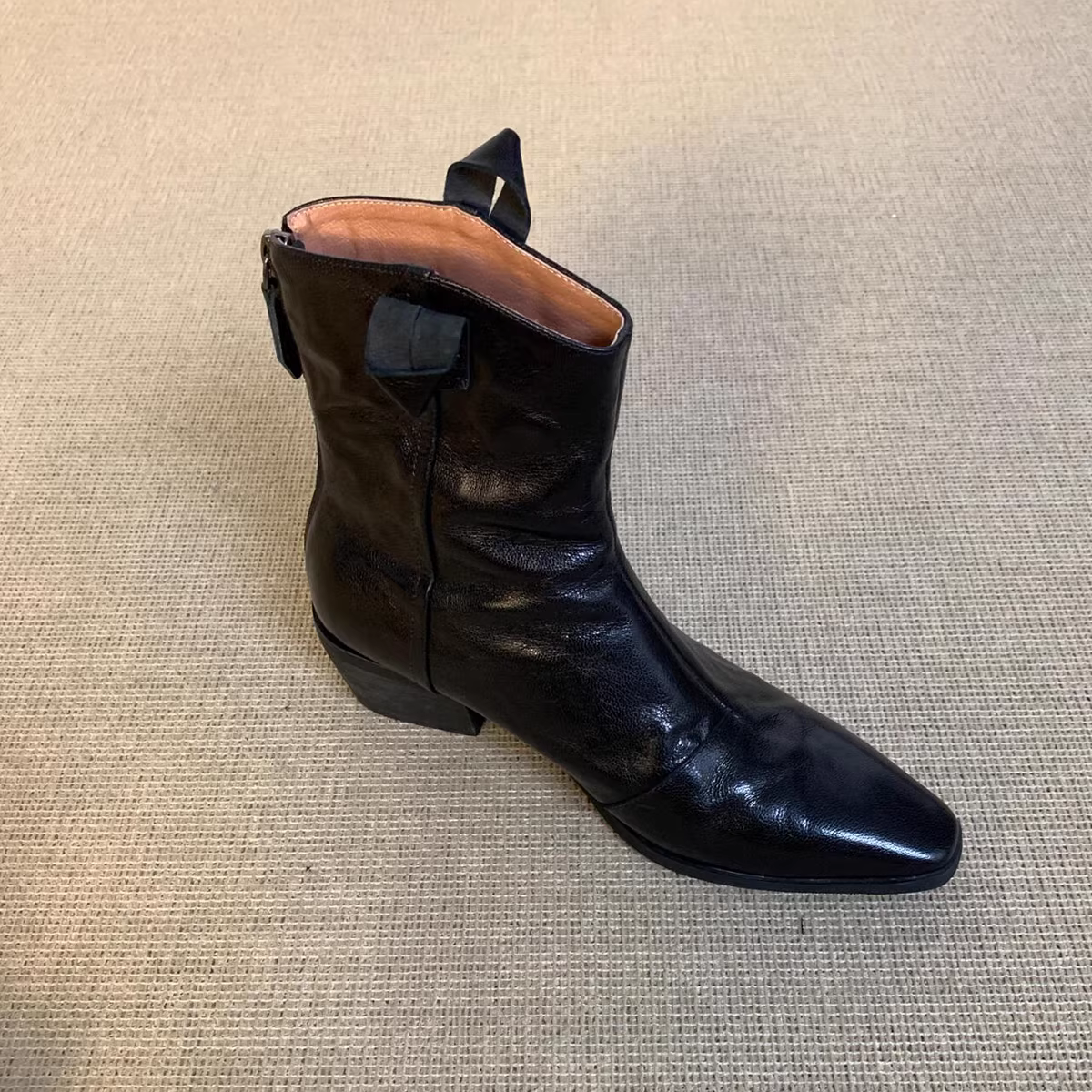 Giày bốt da lộn mũi vuông kiểu dáng cổ điển, da thật, đa năng, khóa kéo sau, xếp ly, kiểu dáng ôm sát, gót dày, cổ ngắn dành cho nữ