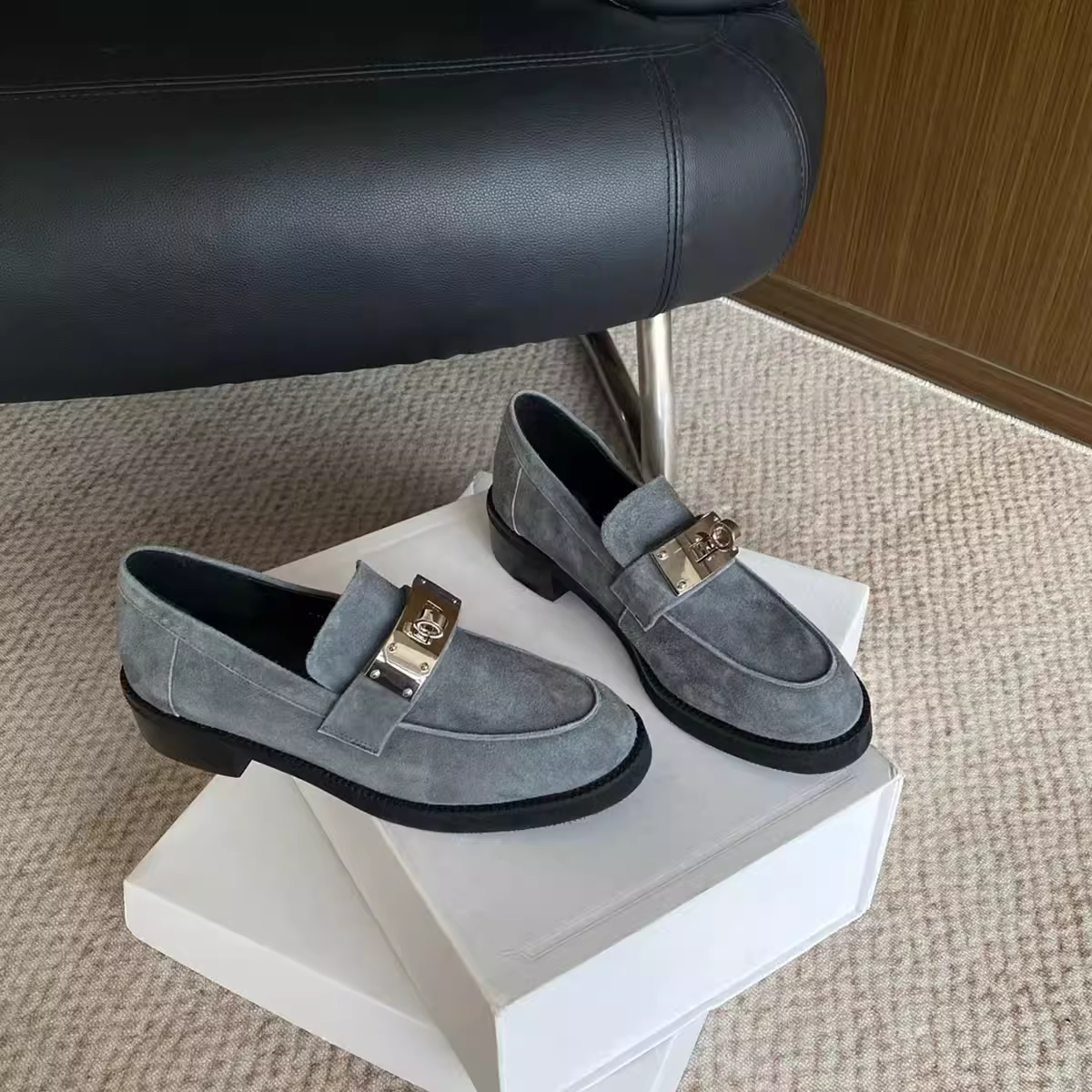 Phiên bản da cừu ~ Giày lười đa năng có khóa kim loại phong cách Anh dành cho nữ, mũi tròn, gót dày, giày da thật kiểu lười.