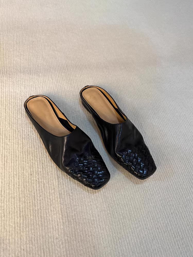 Phiên bản da cừu ~ dép nửa đế màu đen đa năng dệt theo phong cách cổ điển dành cho nữ, giày mũi vuông kiểu cổ điển kiểu dáng cổ điển bằng da thật mềm mại, mũi kín