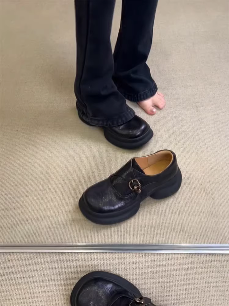 Phiên bản da bò ~ Giày lười đế dày đa năng kiểu Anh có khóa thắt lưng, giày da thời trang kiểu dáng sâu, dễ mang dành cho người nhỏ nhắn.