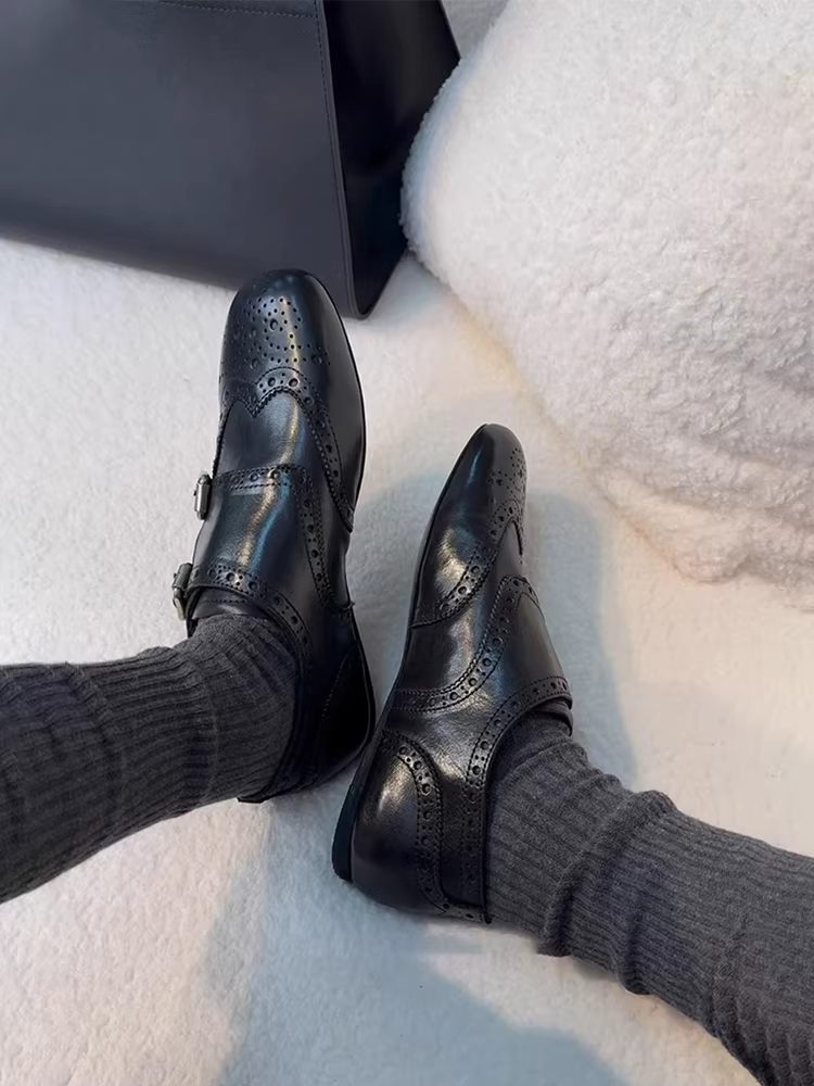 Phiên bản da cừu ~ Giày lười đế bằng thoải mái dành cho nữ, giày mũi vuông có khóa thắt lưng chạm khắc cổ điển, giày da nhỏ đa năng bằng da thật