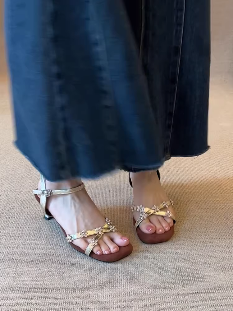 Phiên bản da cừu~ Dép da thật mũi vuông đính hoa pha lê kiểu Pháp dành cho nữ, đa năng và thanh lịch, phối hợp rất tốt với váy, giày cao gót cho mùa hè.