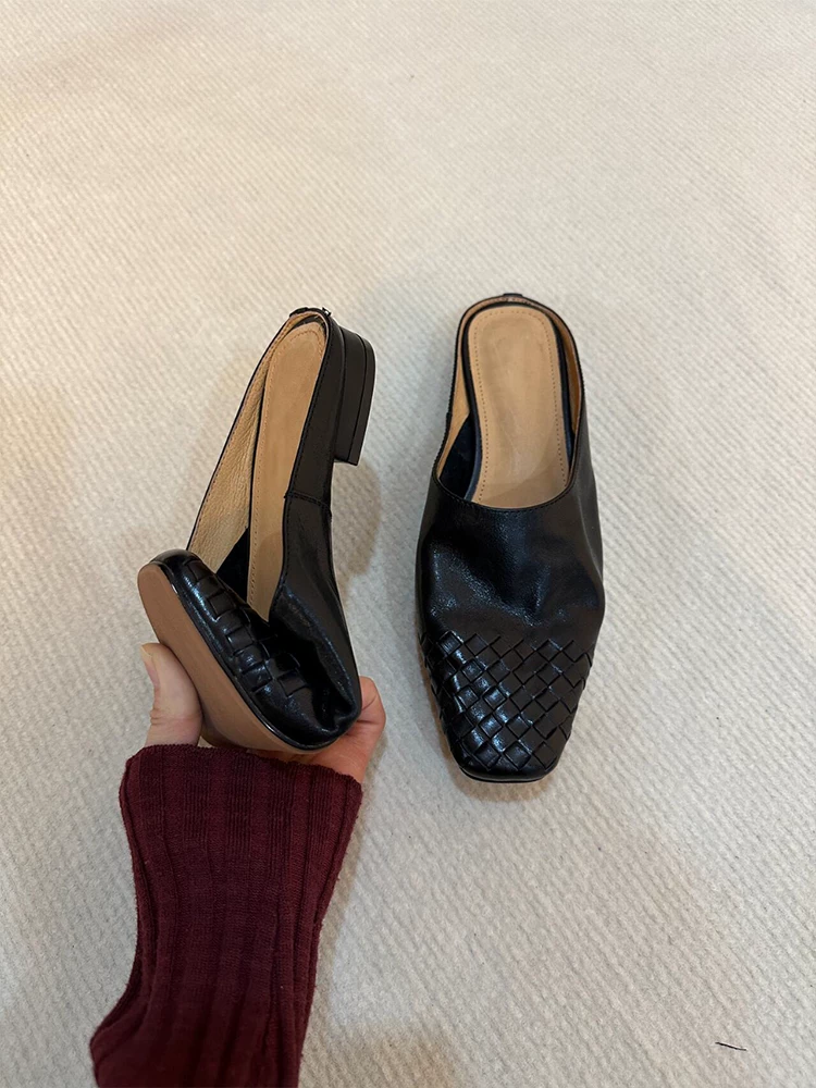 Phiên bản da cừu ~ dép nửa đế màu đen đa năng dệt theo phong cách cổ điển dành cho nữ, giày mũi vuông kiểu cổ điển kiểu dáng cổ điển bằng da thật mềm mại, mũi kín