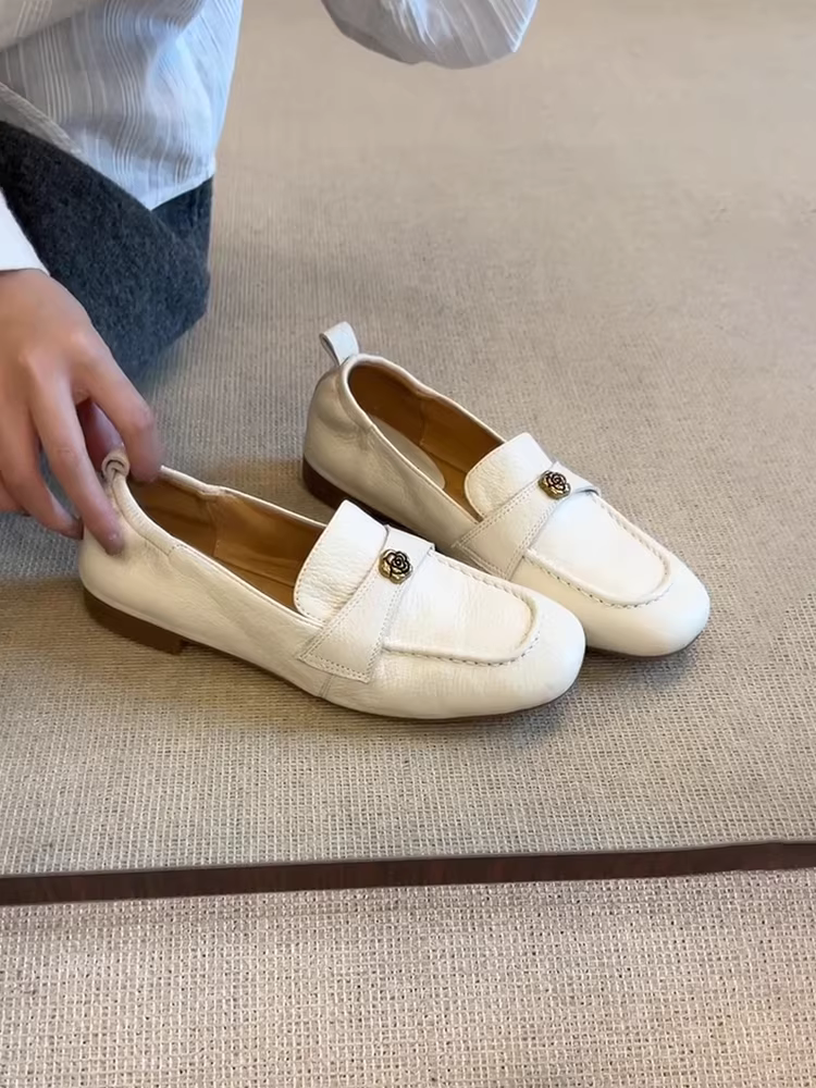 Phiên bản da cừu ~ Giày lười đế bằng màu trắng dịu dàng thanh lịch dành cho nữ, giày đơn mũi vuông, giày da nhỏ hoa trà cổ điển