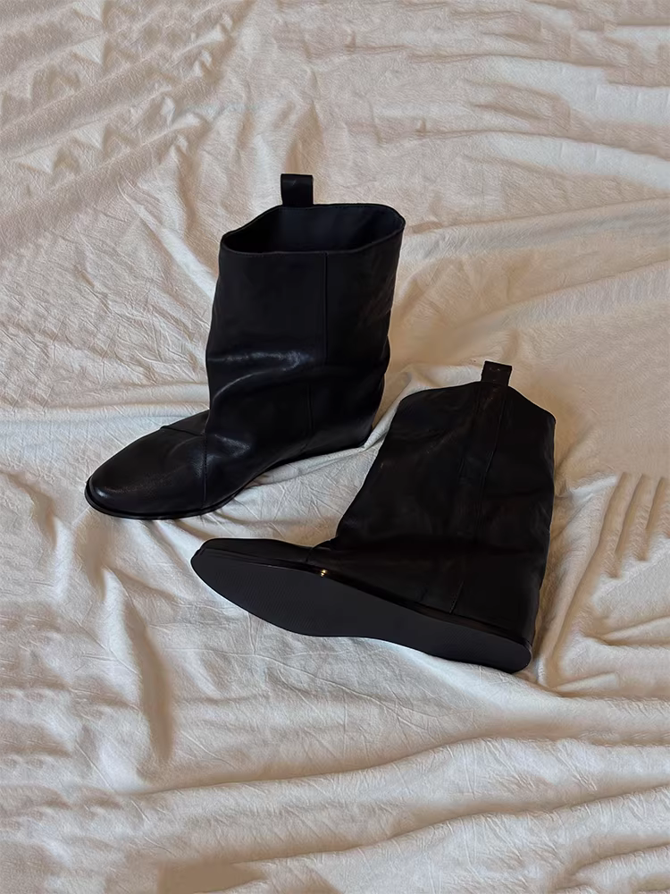 Giày bốt cao gót kiểu dáng đa năng màu đen bằng da bò dành cho nữ, kiểu dáng cổ điển đơn giản, da thật, xếp ly, kiểu dáng đa năng.