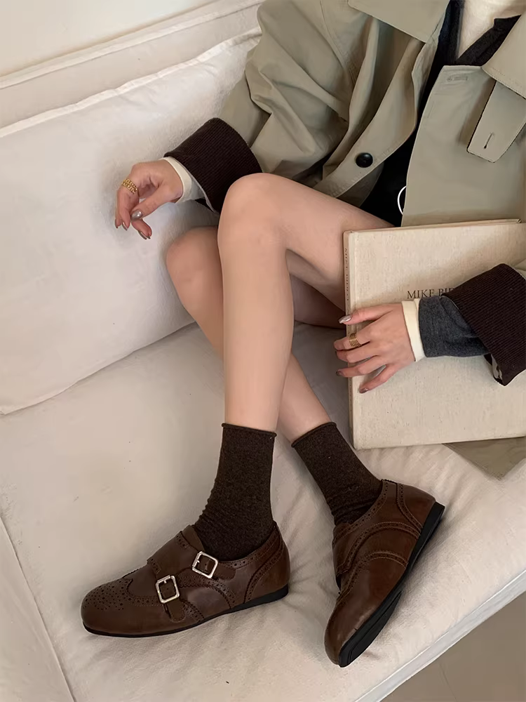 Phiên bản da cừu ~ Giày da thông thường kiểu brogue được chạm khắc thời trang dành cho nữ, giày lười có khóa thắt lưng tua rua phong cách cổ điển của Anh