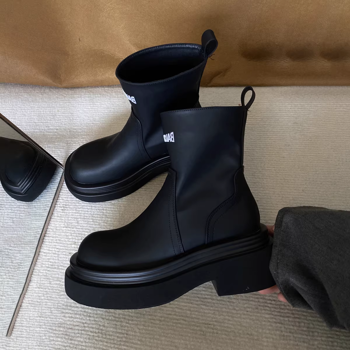 Phiên bản da bò ~ Giày bốt Martin da thật tôn dáng dành cho nữ, bốt ống khói kiểu Anh đế dày, bốt ngắn tăng chiều cao dành cho người nhỏ nhắn.