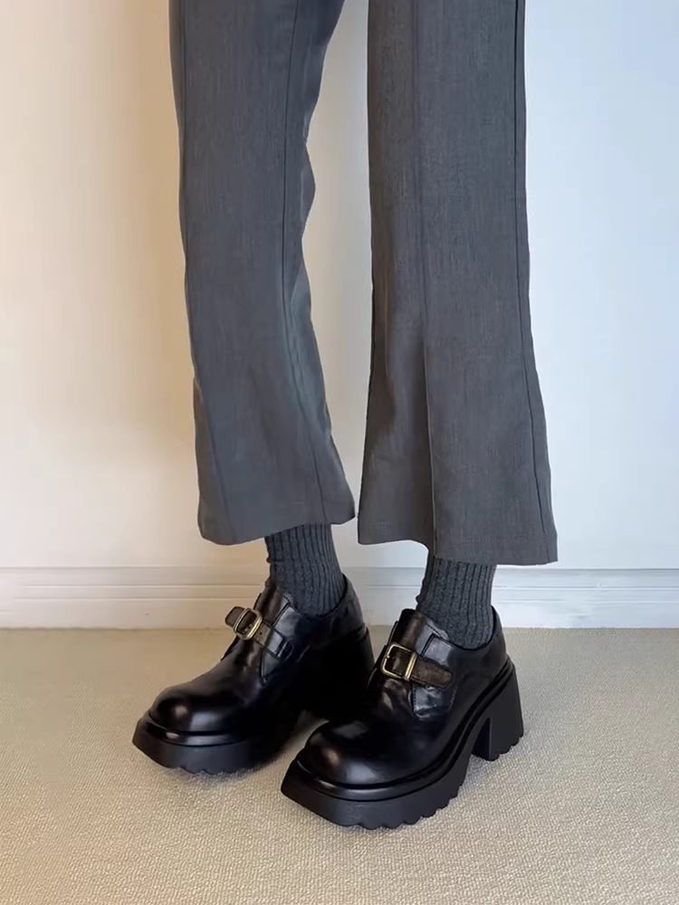 Phiên bản da cừu ~ Giày đế dày tăng chiều cao dành cho nữ, mũi tròn, có khóa thắt lưng, giày đi làm, phong cách Anh quốc, gót dày, giày da thật nhỏ