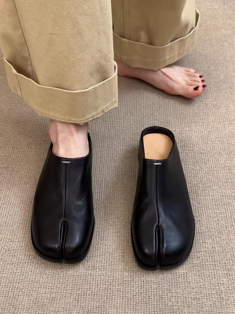 Phiên bản da cừu ~ Giày mũi chia kiểu Anh dành cho nữ, đế bằng, dép nửa đế bằng da thật tăng chiều cao, giày mules đa năng dành cho nữ.