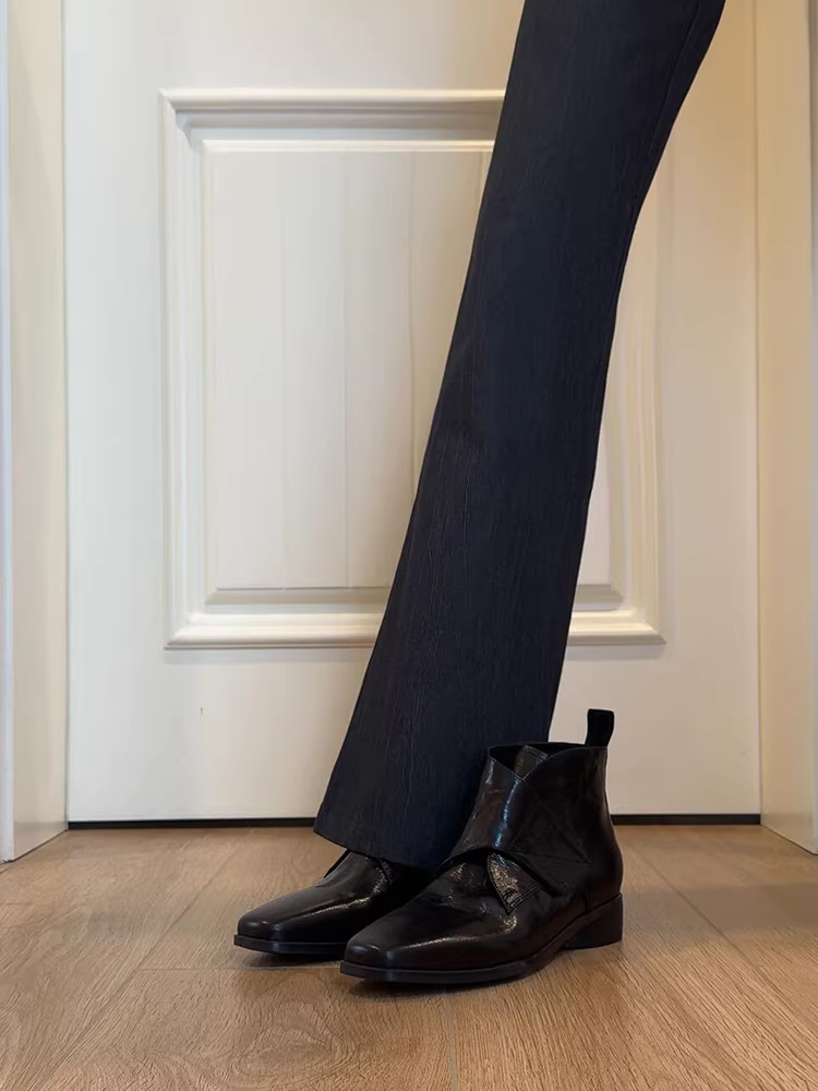 Phiên bản da bò ~ Giày bốt Martin mũi vuông đế thấp phong cách cổ điển dành cho nữ có quai khóa Velcro, da đã qua xử lý, bốt ngắn tối giản và đa năng