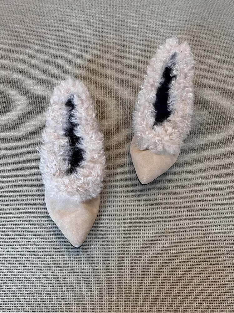 Phiên bản da cừu ~ Giày đơn màu mơ thanh lịch, thời trang và dịu dàng dành cho nữ với độ tăng chiều cao ẩn, mũi nhọn, giày cotton lót lông cừu.