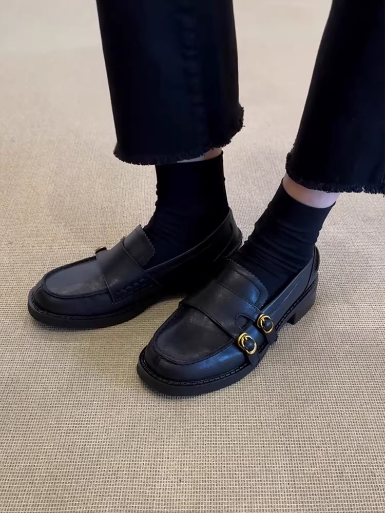 Phiên bản da cừu ~ Giày da nhỏ kiểu Anh có khóa kim loại màu đen dành cho nữ, gót thấp, mũi tròn, giày lười đa năng.