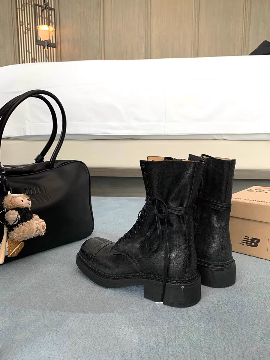 Phiên bản da bò~ Giày bốt cổ ngắn kiểu Anh cổ điển chạm khắc dành cho nữ, mũi tròn, khóa kéo bên hông, buộc dây, đa năng, kiểu dáng thon gọn, kiểu Martin