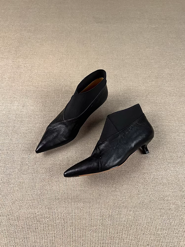 Phiên bản da bò ~ Giày bốt cổ ngắn kiểu dáng mới dành cho nữ, mũi nhọn, da đã qua xử lý, phong cách retro, đơn giản, giày bốt gót thấp đi làm