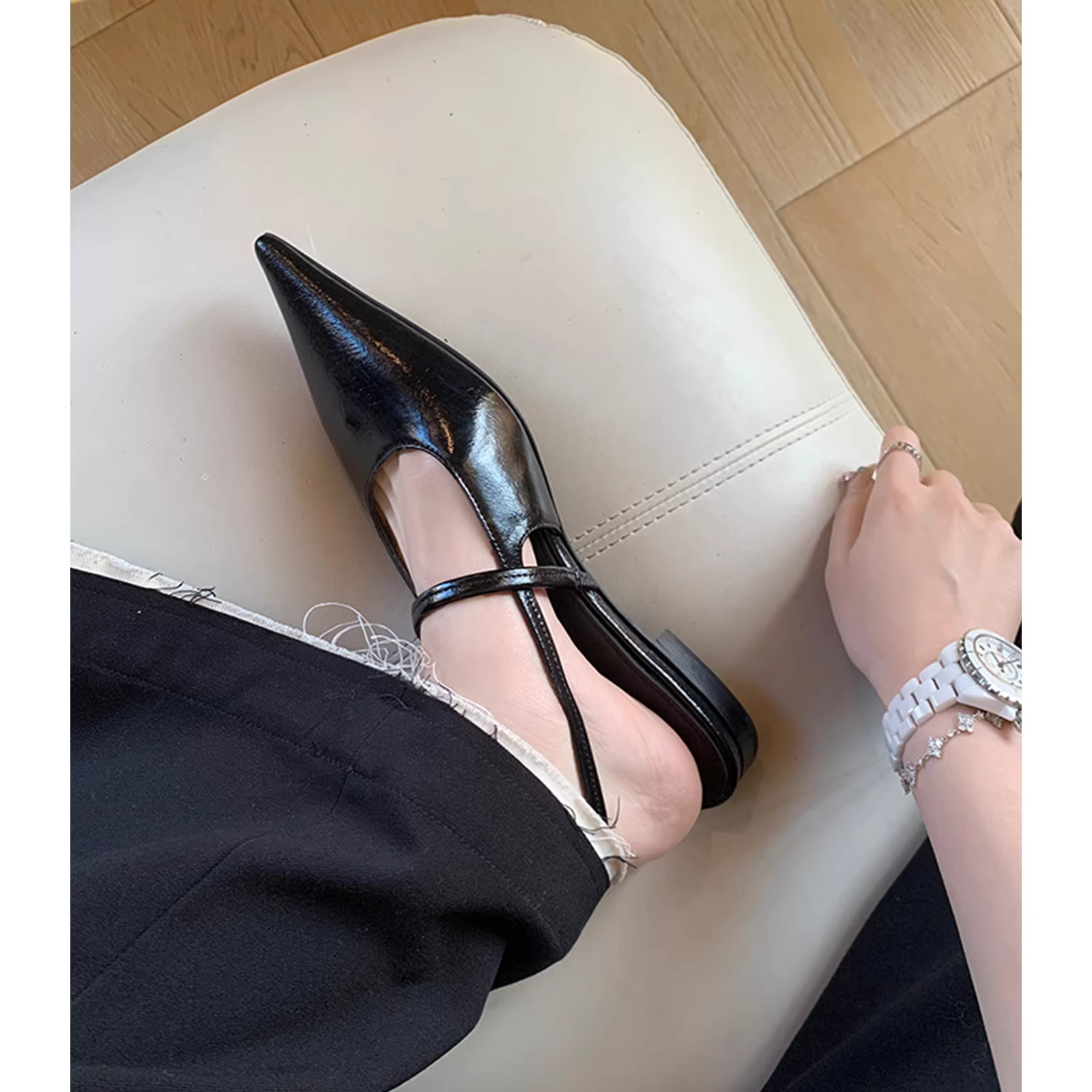 Giày mũi nhọn đế bằng cho nữ, dép quai ngang kín mũi, thời trang xuân hè 2025 mới, dép mules thời trang đi ngoài trời, dép quai hậu nửa kín.