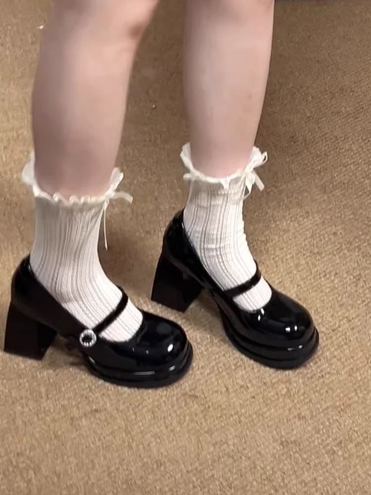 Phiên bản da cừu ~ Giày nữ Mary Jane cao gót nhỏ nhắn bằng da bóng kiểu Pháp, miệng giày nông, quai đơn có khóa, đế bệt gót thô.