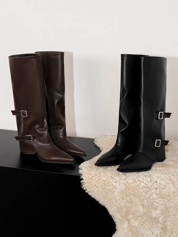 Pear Xiaoqi~ Giày bốt da thật kiểu Anh cổ điển mũi nhọn có khóa thắt lưng, gót dày, kiểu dáng thời trang trên đầu gối.