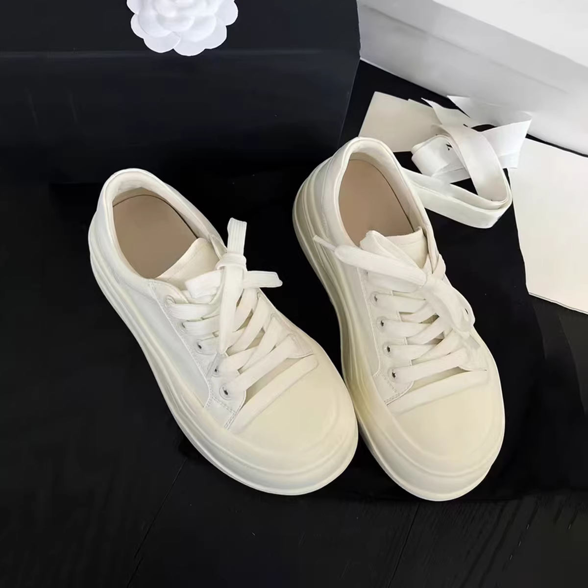 Phiên bản da cừu ~ Giày da thật đế dày tăng chiều cao kiểu retro dành cho nữ, giày trắng buộc dây đa năng, giày phiên bản thể thao mới