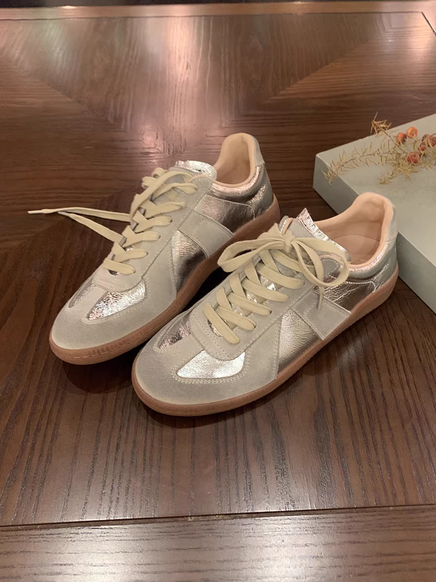 Giày thể thao nữ màu bạc, chất liệu da thật, kiểu dáng mới 2025, giày thể thao thường ngày, giày bệt, giày sneaker thời thượng, đế dày, màu trắng