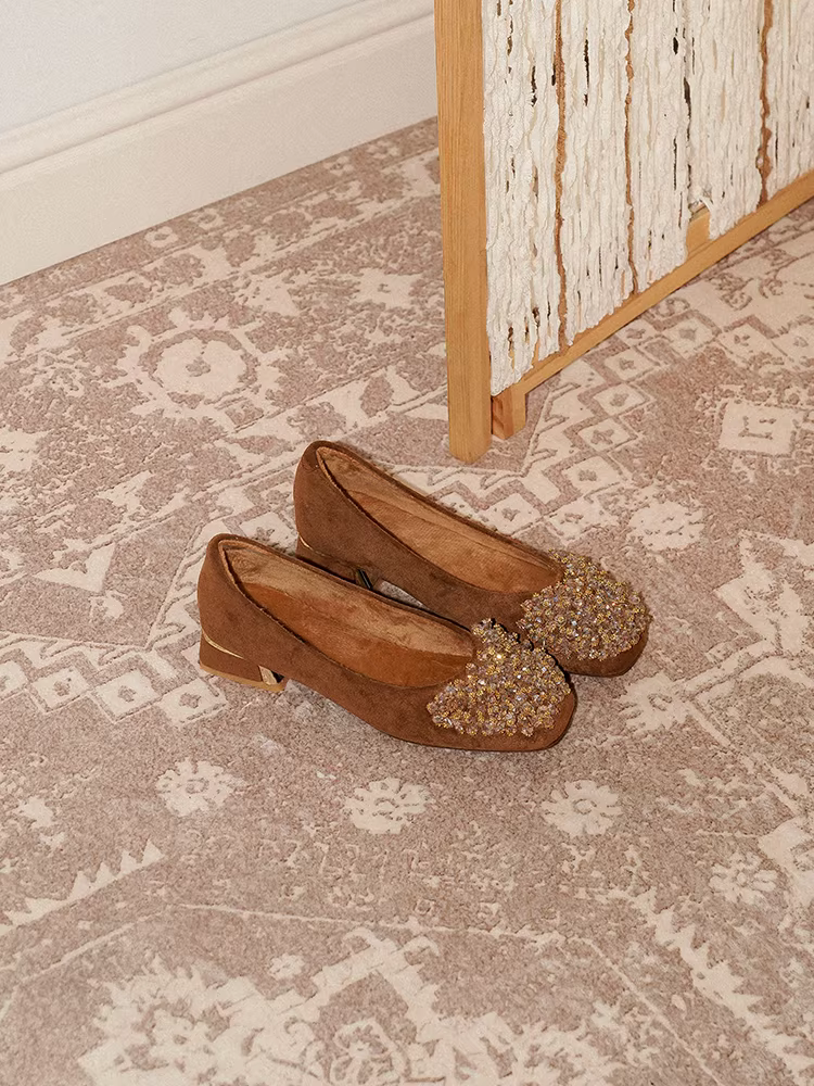 Pear Xiaoqi~ Giày đế xuồng đính đá kiểu cổ điển dành cho nữ, giày lười da lộn kiểu cổ tích mũi vuông thanh lịch dành cho nữ