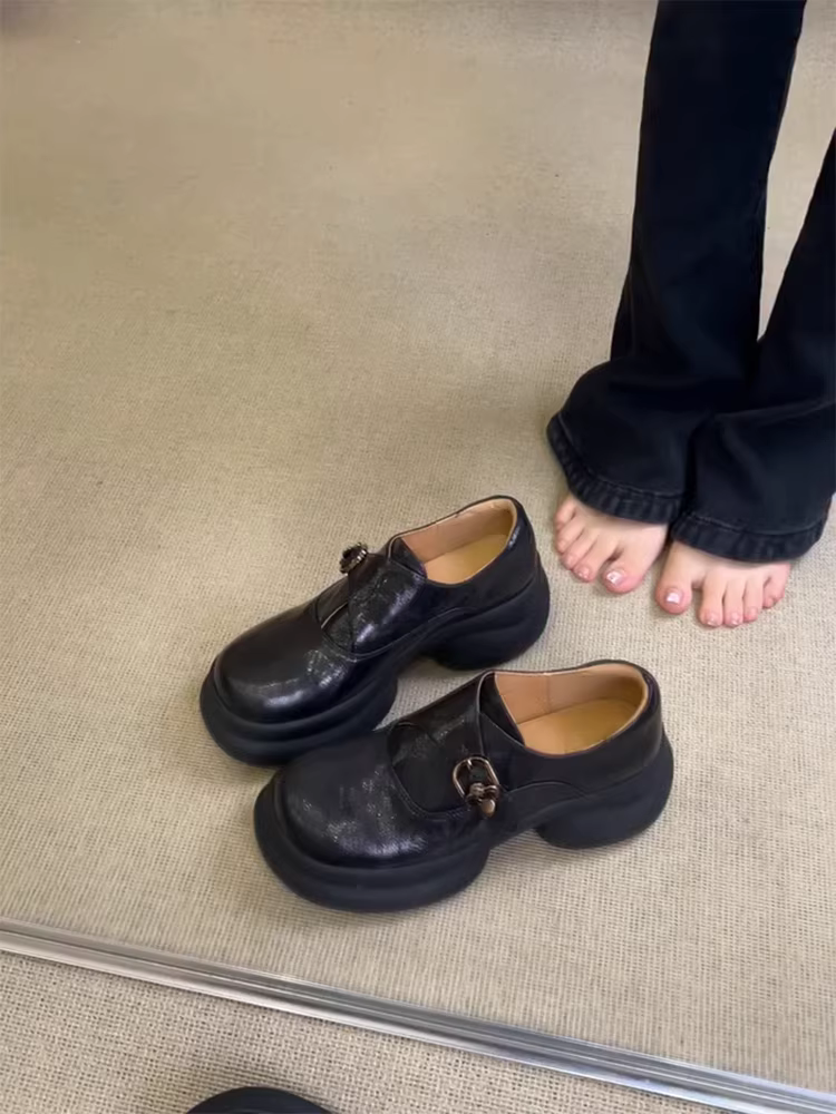 Phiên bản da bò ~ Giày lười đế dày đa năng kiểu Anh có khóa thắt lưng, giày da thời trang kiểu dáng sâu, dễ mang dành cho người nhỏ nhắn.