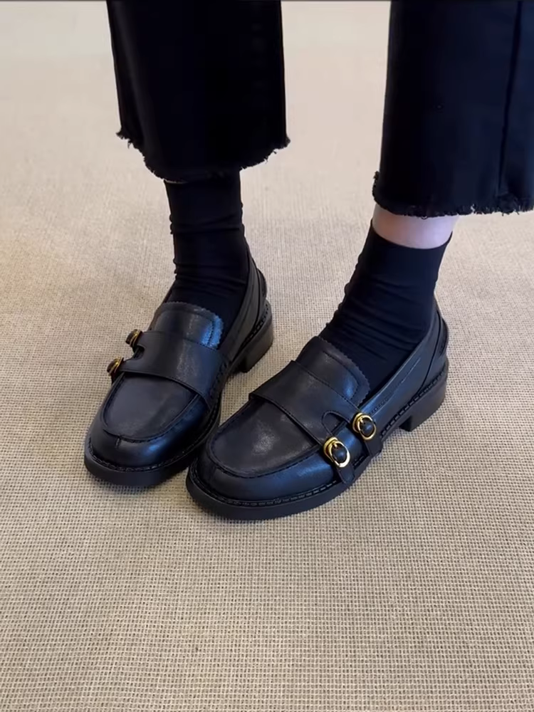 Phiên bản da cừu ~ Giày lười đa năng đế thấp kiểu retro mới dành cho nữ, giày lười da thật mũi tròn hai hàng khuy