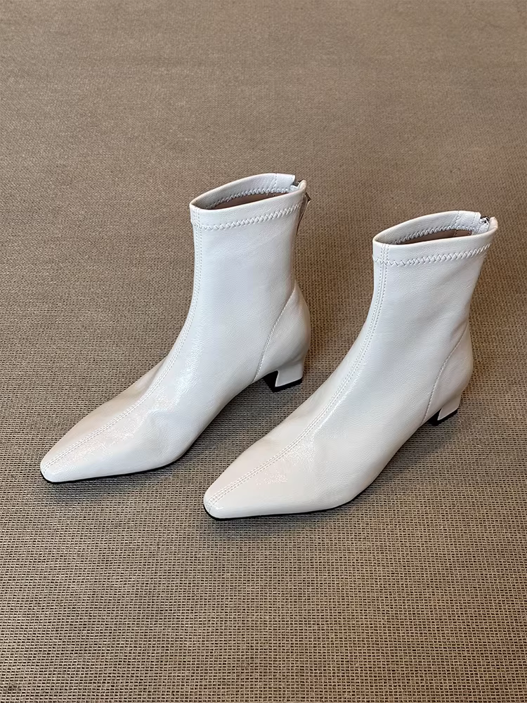 Phiên bản da bò~ Giày bốt cổ ngắn màu trắng mũi nhọn kiểu Hàn Quốc dành cho nữ, đa năng để mặc hàng ngày và đi làm, có khóa kéo phía sau, giày bốt thanh lịch và tôn dáng.