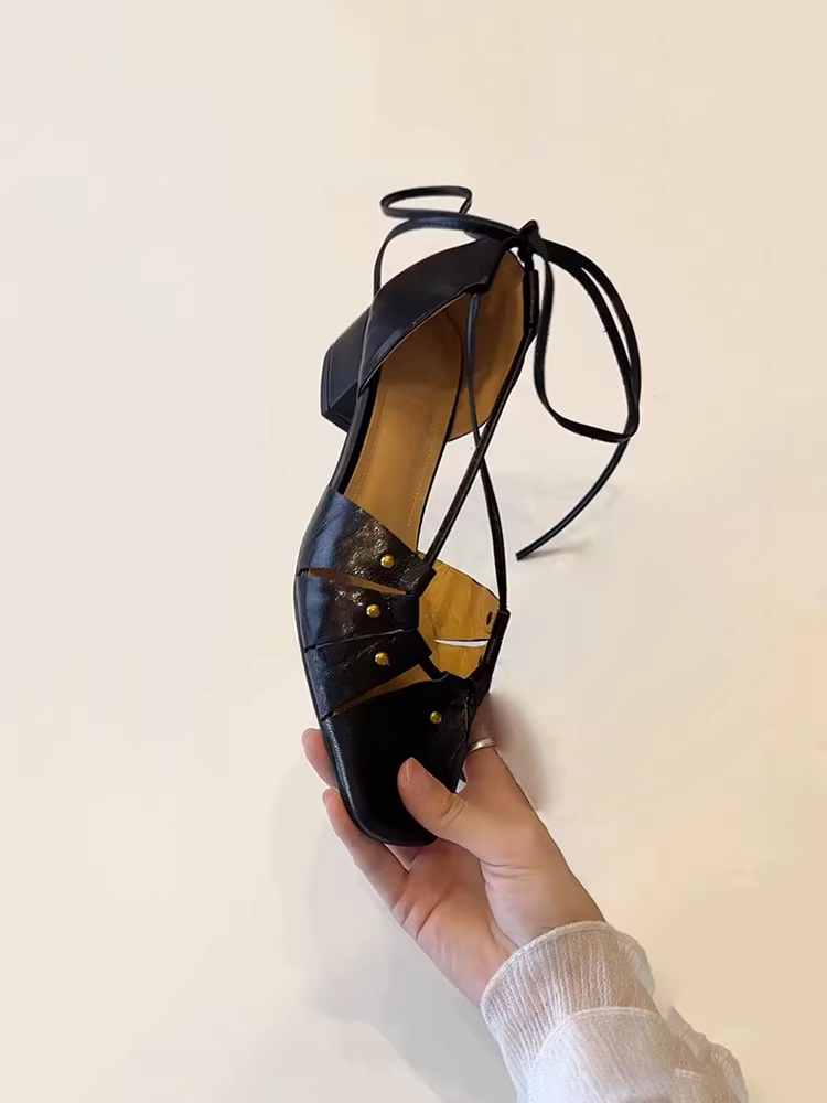 Phiên bản da cừu ~ Giày mũi kín thiết kế rỗng kiểu Pháp dành cho nữ với dép rỗng buộc dây chéo độc đáo