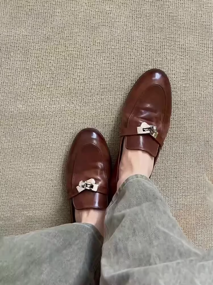 Phiên bản da cừu ~ Giày lười kiểu cổ điển đa năng bằng da thật dành cho nữ có khóa kim loại, giày da nhỏ thời trang và đa năng, phong cách nghệ thuật