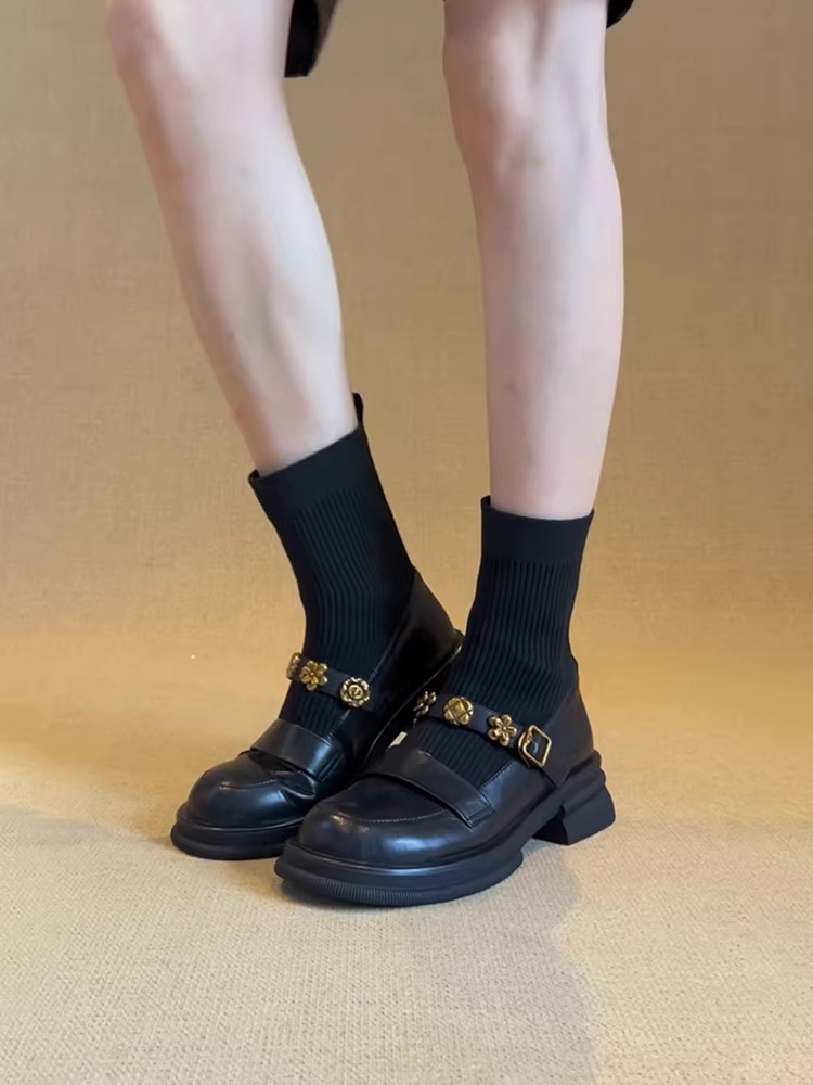 Phiên bản da bò ~ Giày bốt dệt kim co giãn kiểu Chanel có khóa kim loại dành cho nữ, bốt ngắn mũi tròn đa năng, bốt Martin đế dày