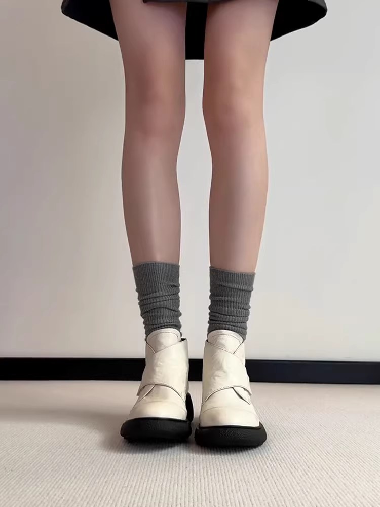 Phiên bản da bò ~ Giày bốt Martin đế dày kiểu Pháp kiểu Anh dành cho nữ, đơn giản và đa năng với thiết kế khóa dán, bốt ngắn.